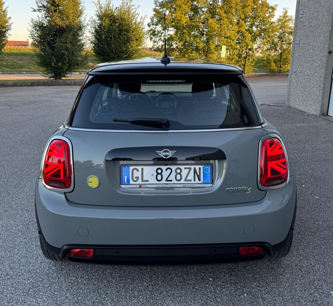 Mini Full Electric Cooper SE Camden Edition