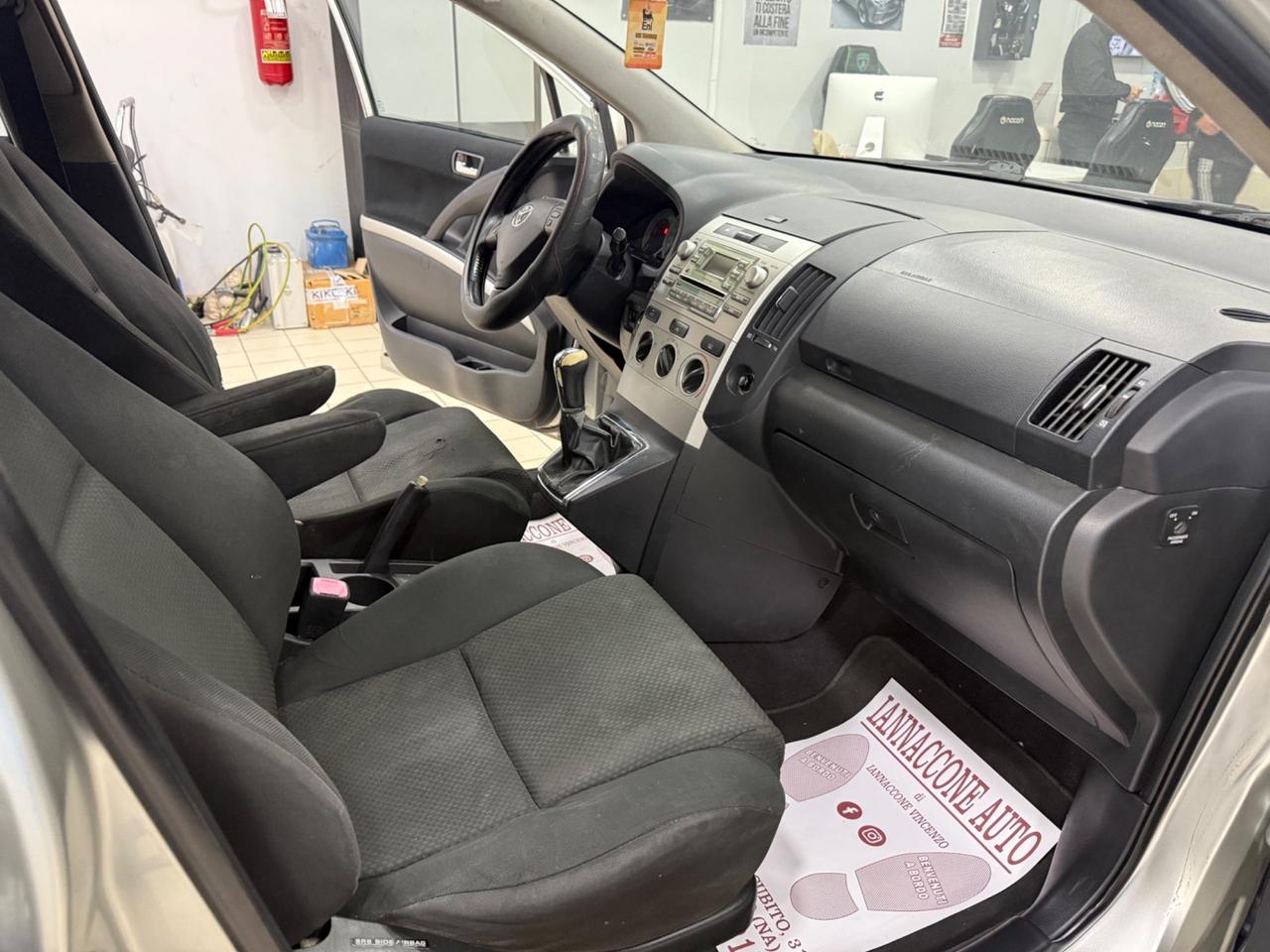 Toyota Corolla Verso 2.2 136cv