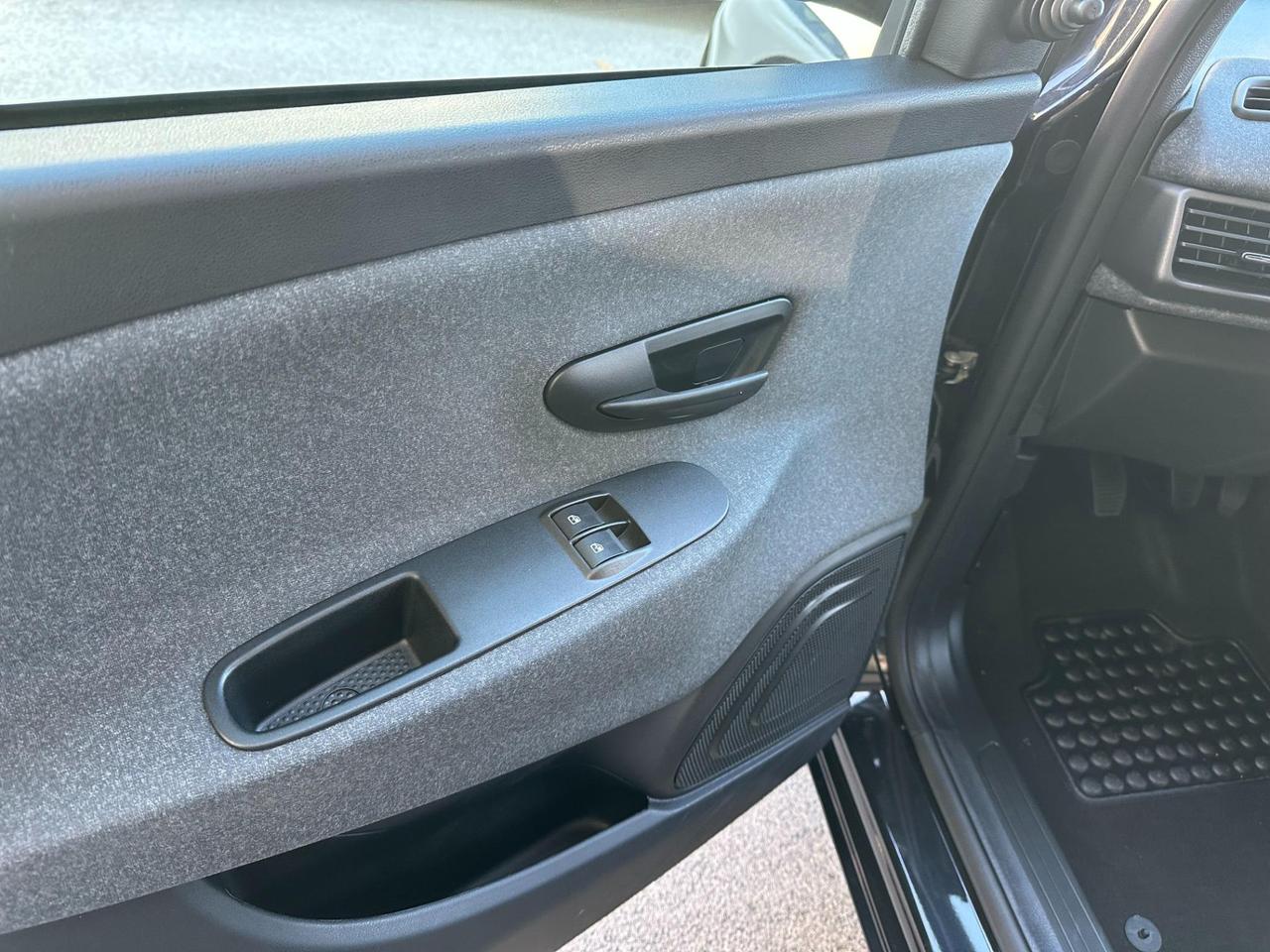 Lancia Ypsilon 1.0 firefly hybrid Silver s&s 70cv