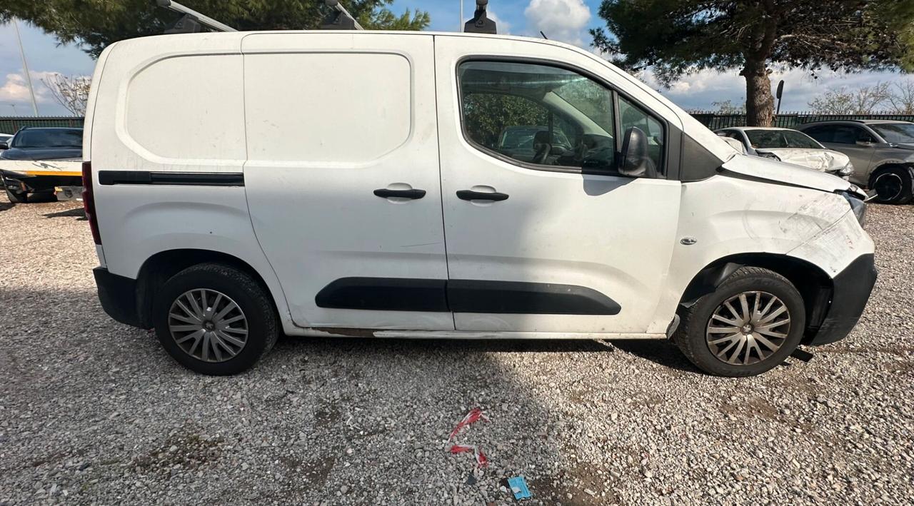 Peugeot Partner BlueHDi 100 S&S PL Furgone sinistrato incidentato