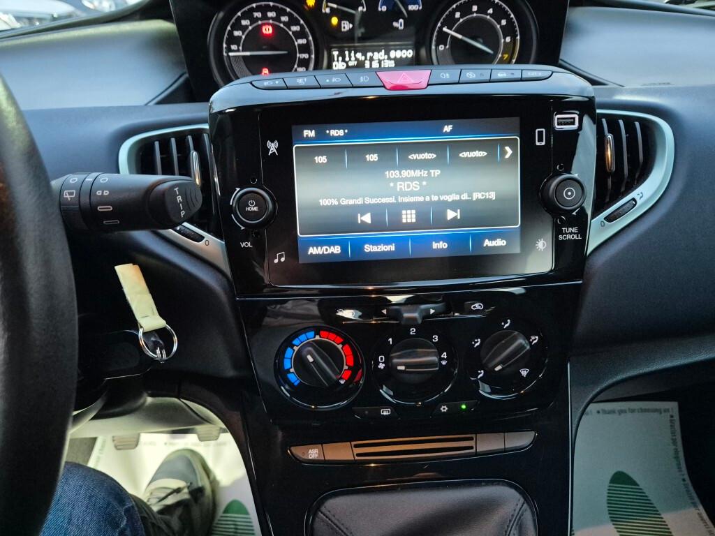 Lancia Ypsilon 1.0 5 porte Hybrid 2023