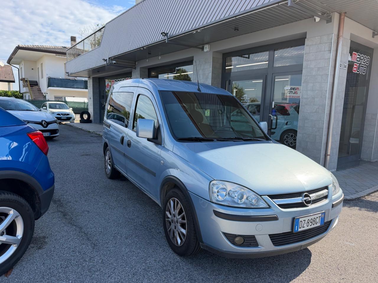 Opel Combo 1.6 benzina , metano