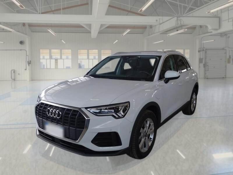 Audi Q3 45 TFSI e S tronic Business