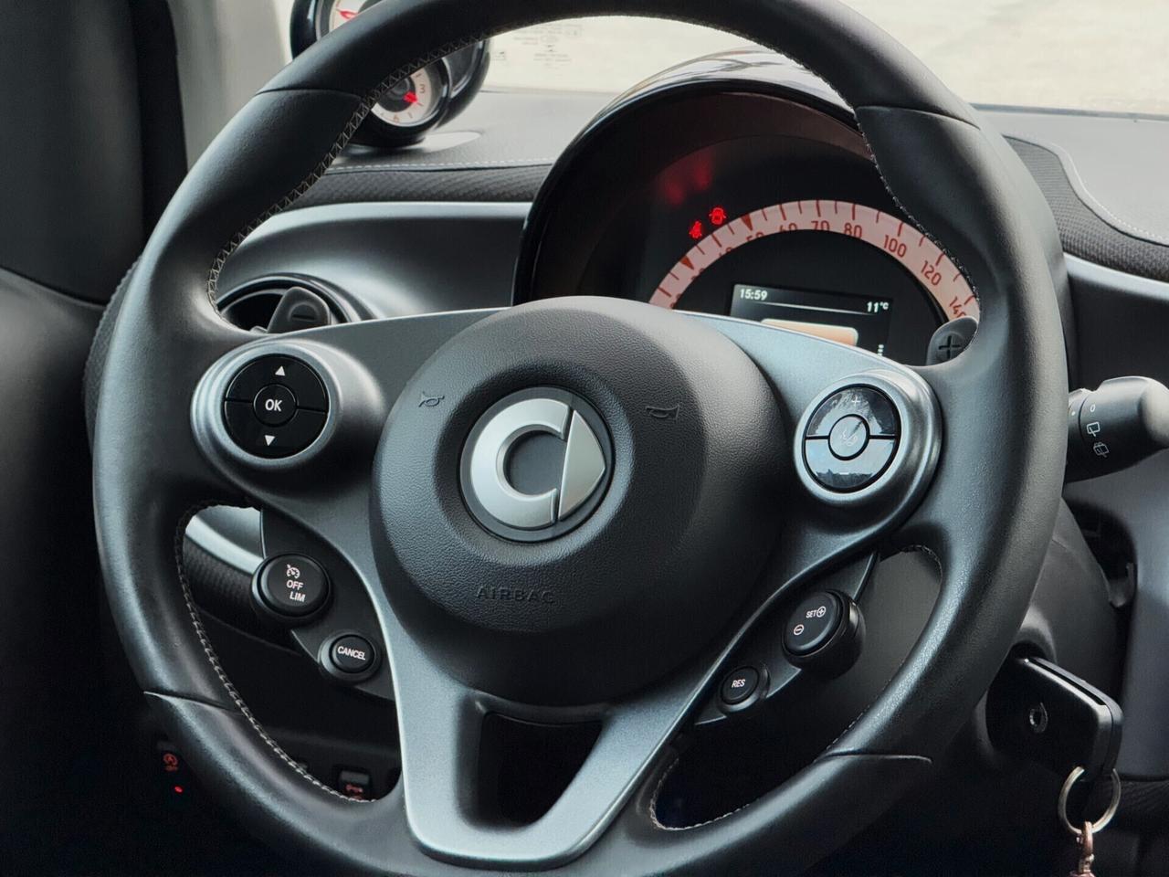 Smart forTwo 0.9 T Parisblue BRABUS Style 90CV