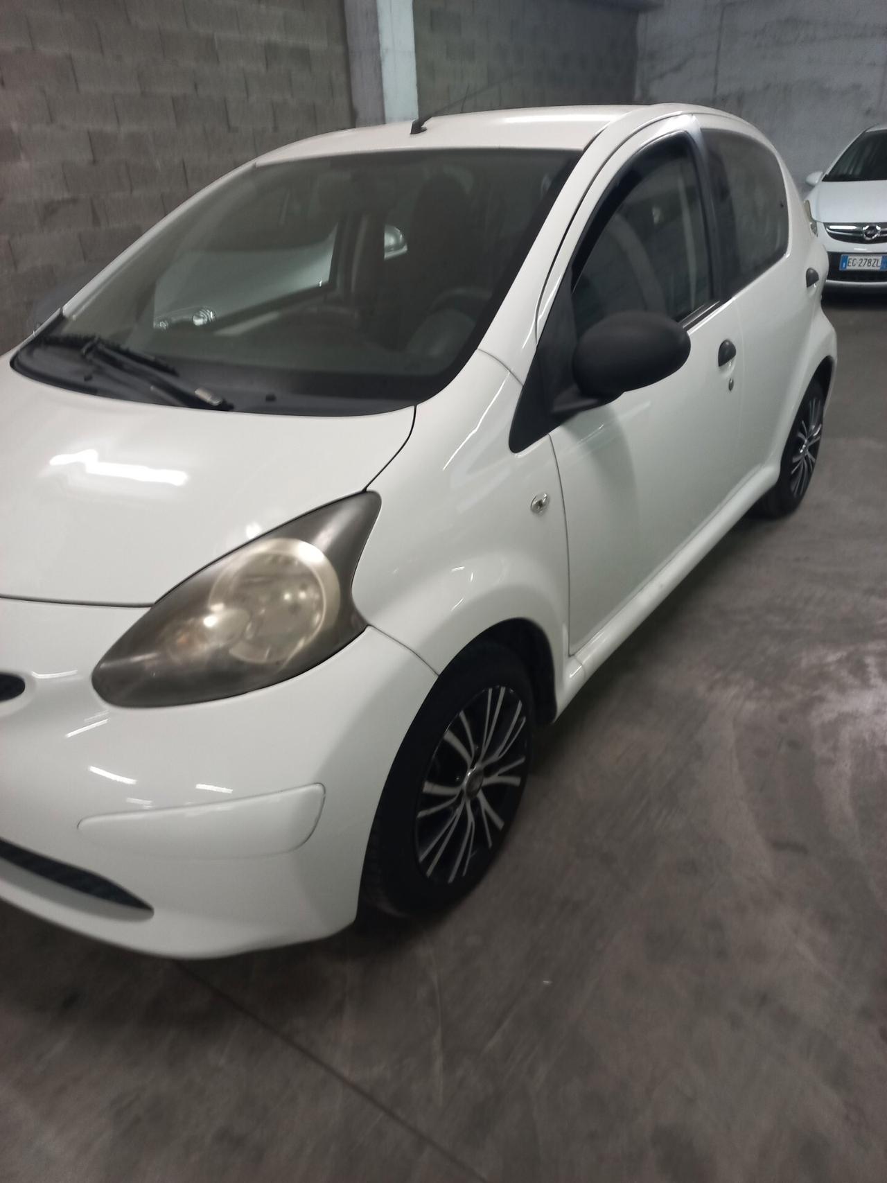Toyota Aygo 1.0 12V VVT-i 5 porte Deep Ocean Connect