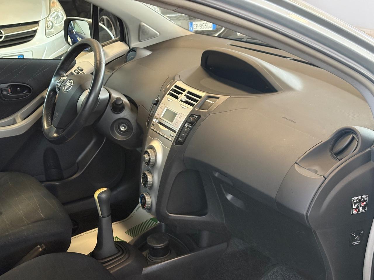 Toyota Yaris 1.0 5 porte Sol