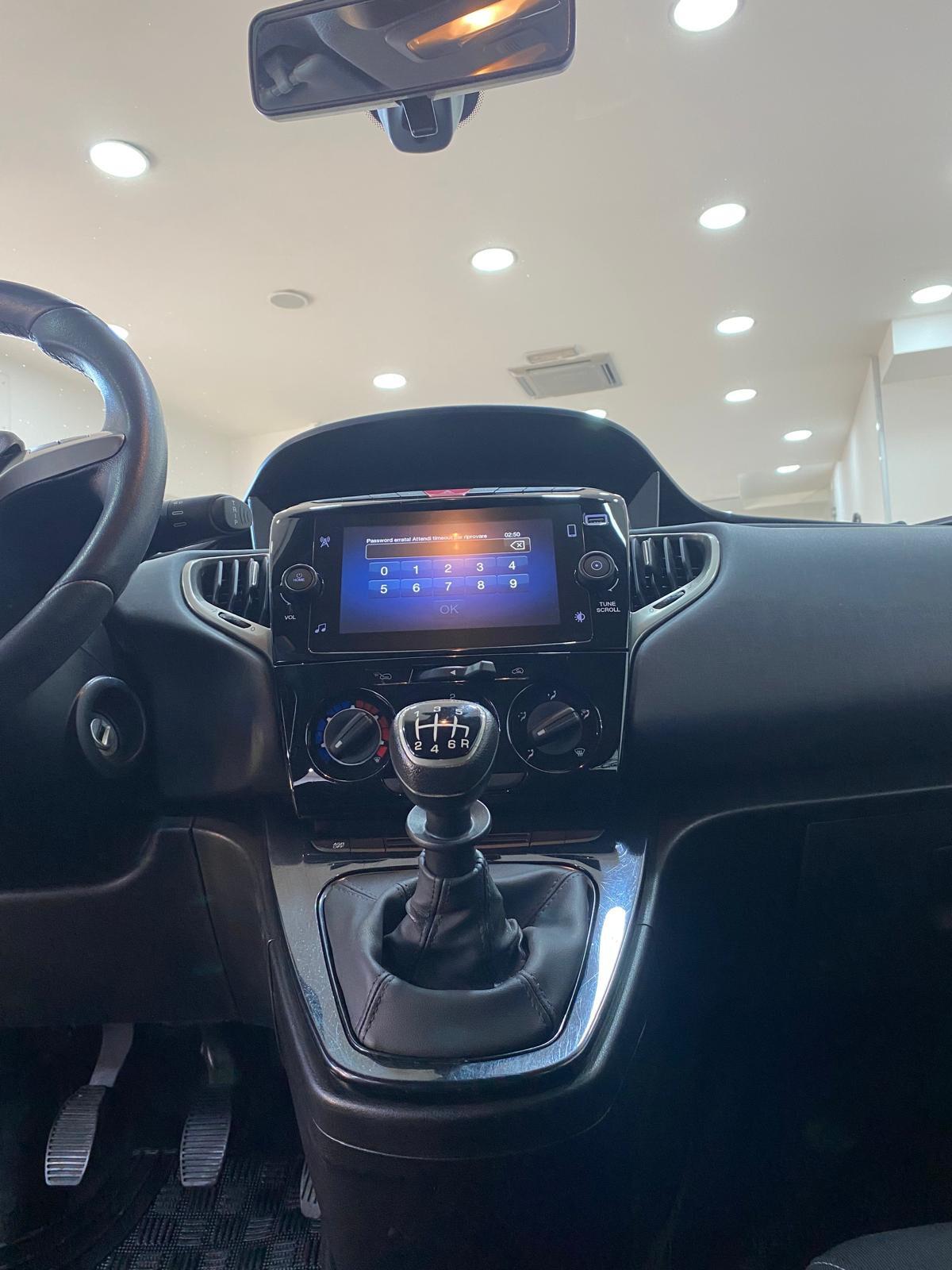 LANCIA YPSILON 1.0 HYBRID 2022-