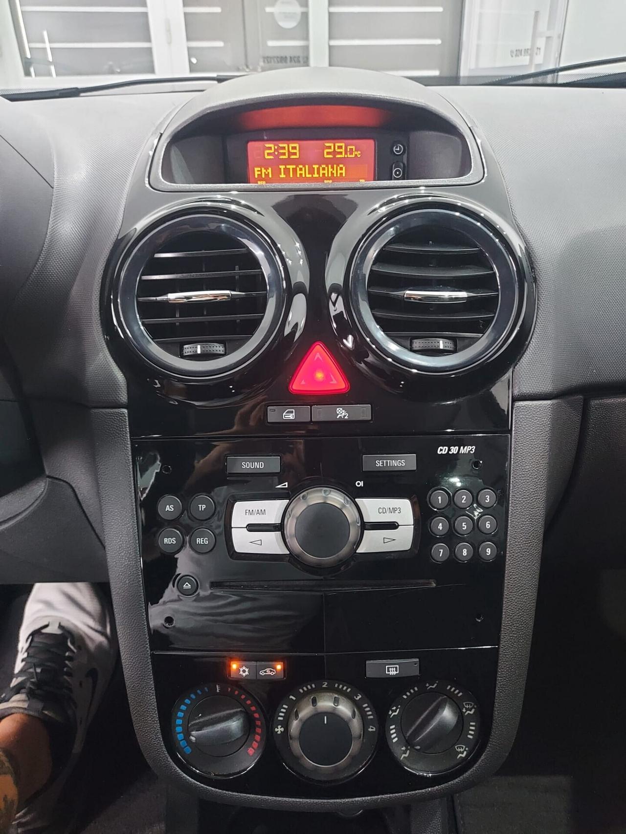 Opel Corsa 1.2 5 porte Easytronic 111 2010