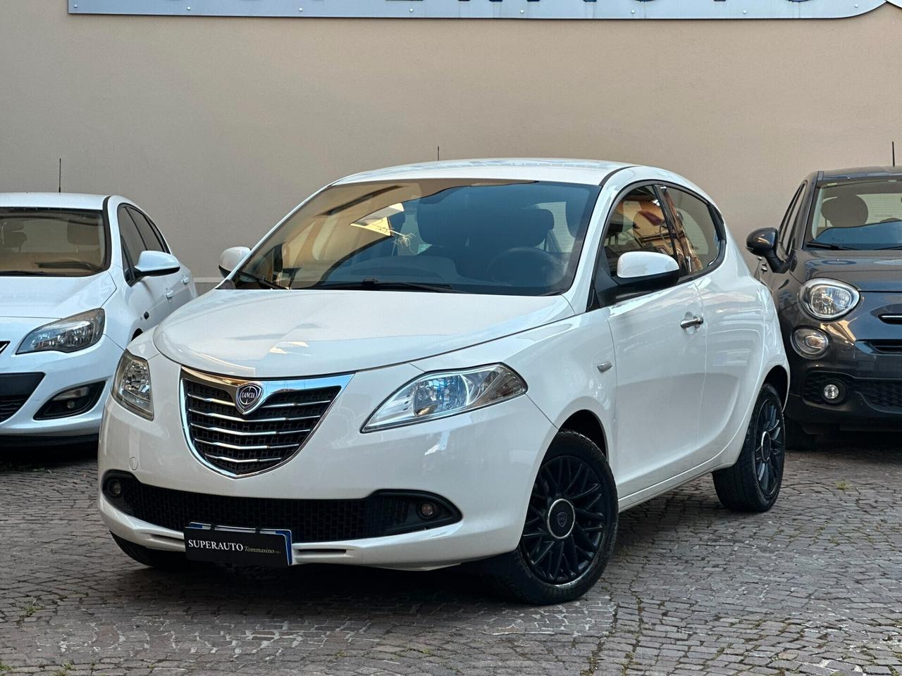 Lancia Ypsilon 1.3 MJT 16V 95 CV 5 OK neopatentati
