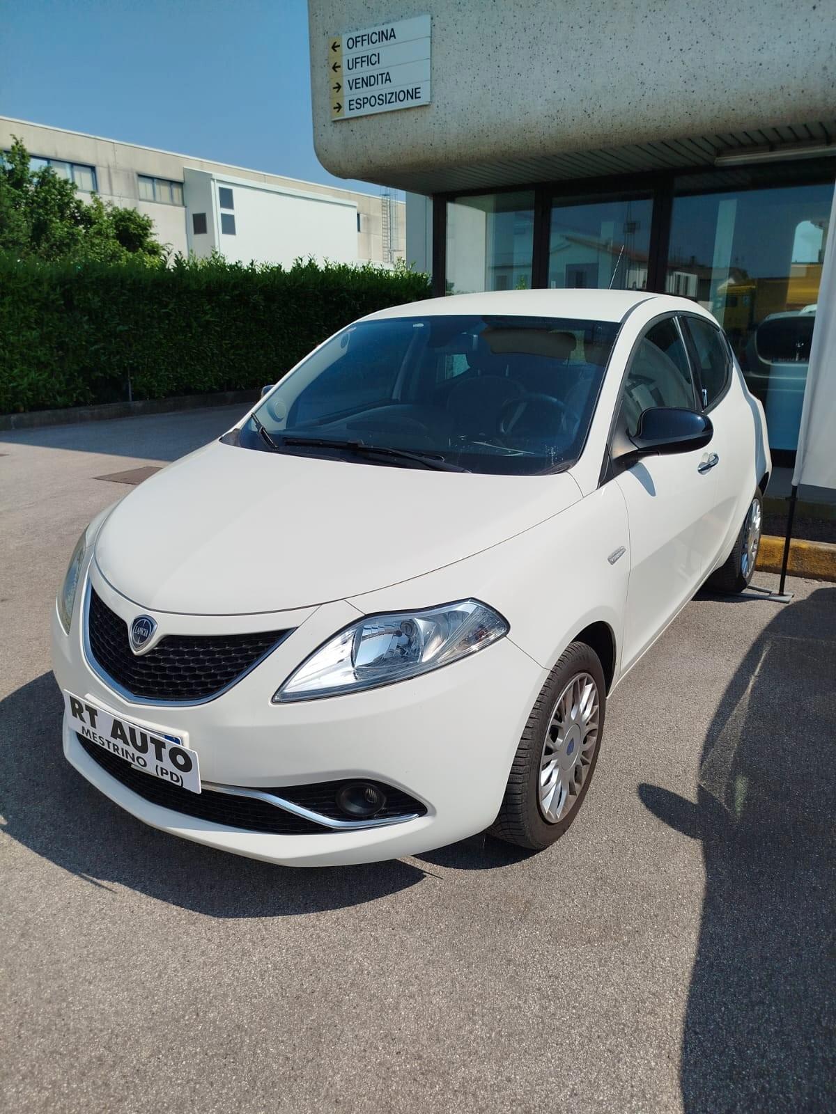 Lancia Ypsilon 1.2 69 CV 5 porte Gold