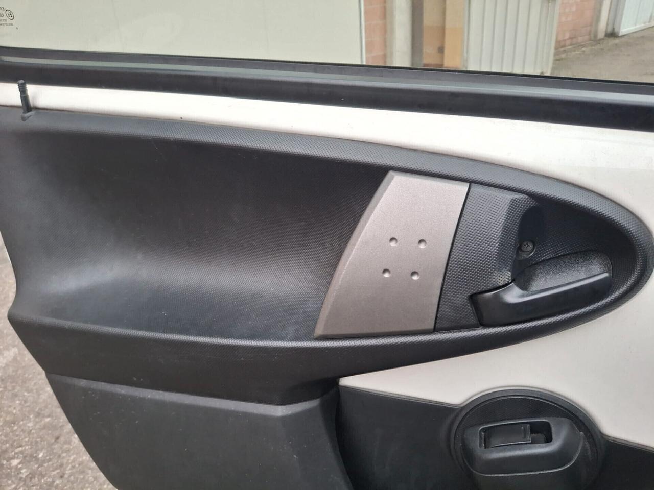 Toyota Aygo 1.0 12V VVT-i 5 porte Cool Soda Connect