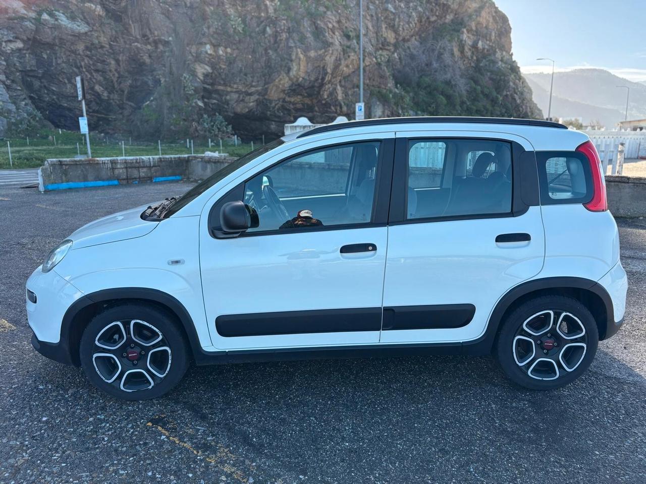 Panda 1.0 FireFly Hybrid City 5 Posti