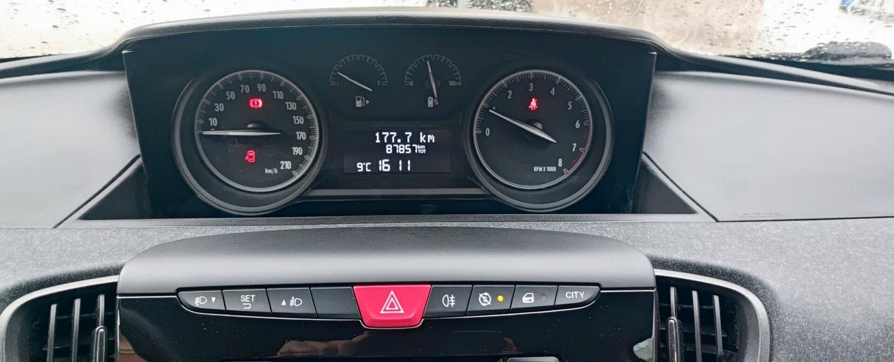 Lancia Ypsilon 1.0 Hybrid Ecochic silver 11/2020