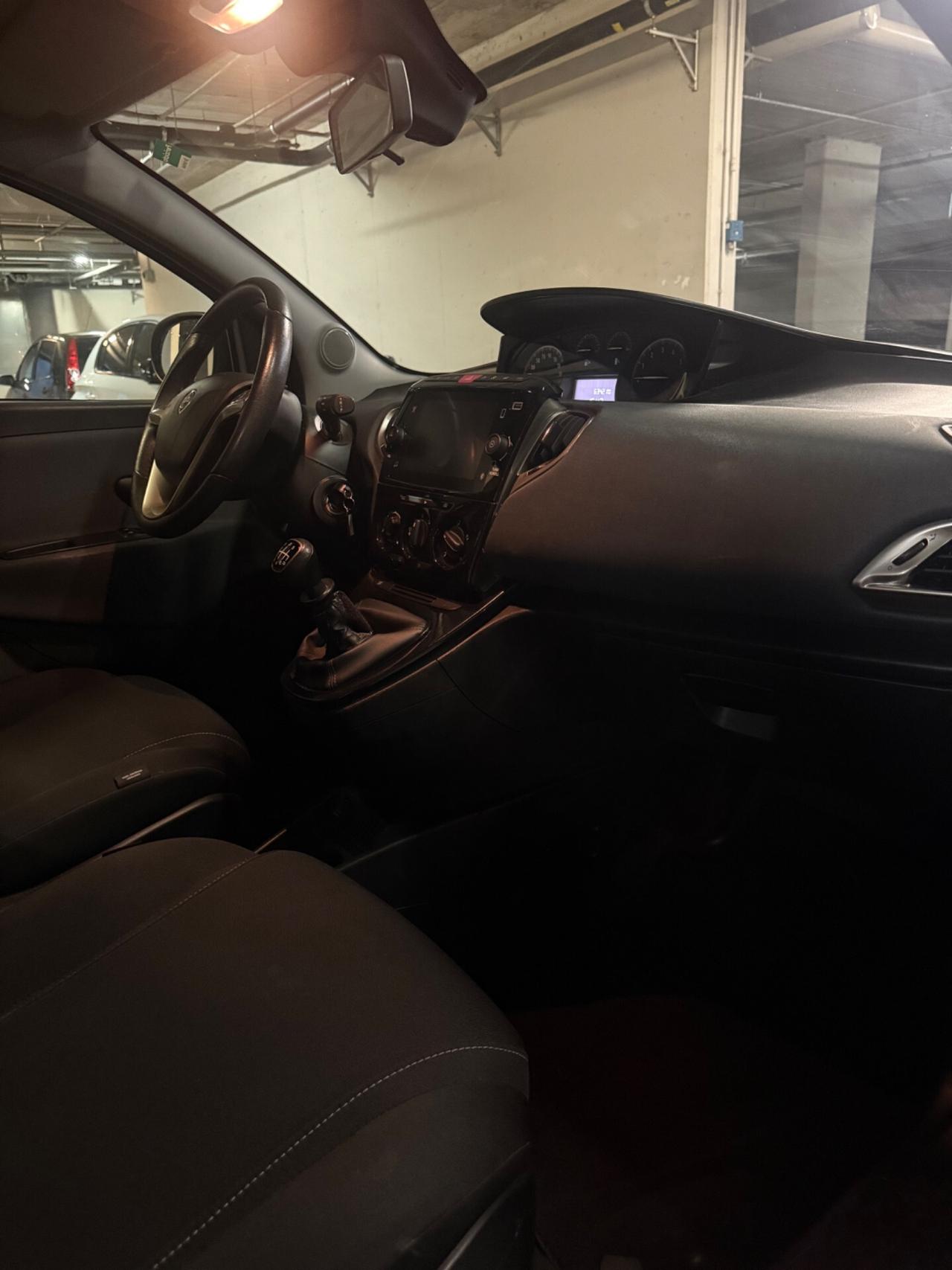 Lancia Ypsilon 1.0 FireFly 5 porte S&S Hybrid Ecochic A. Ferretti