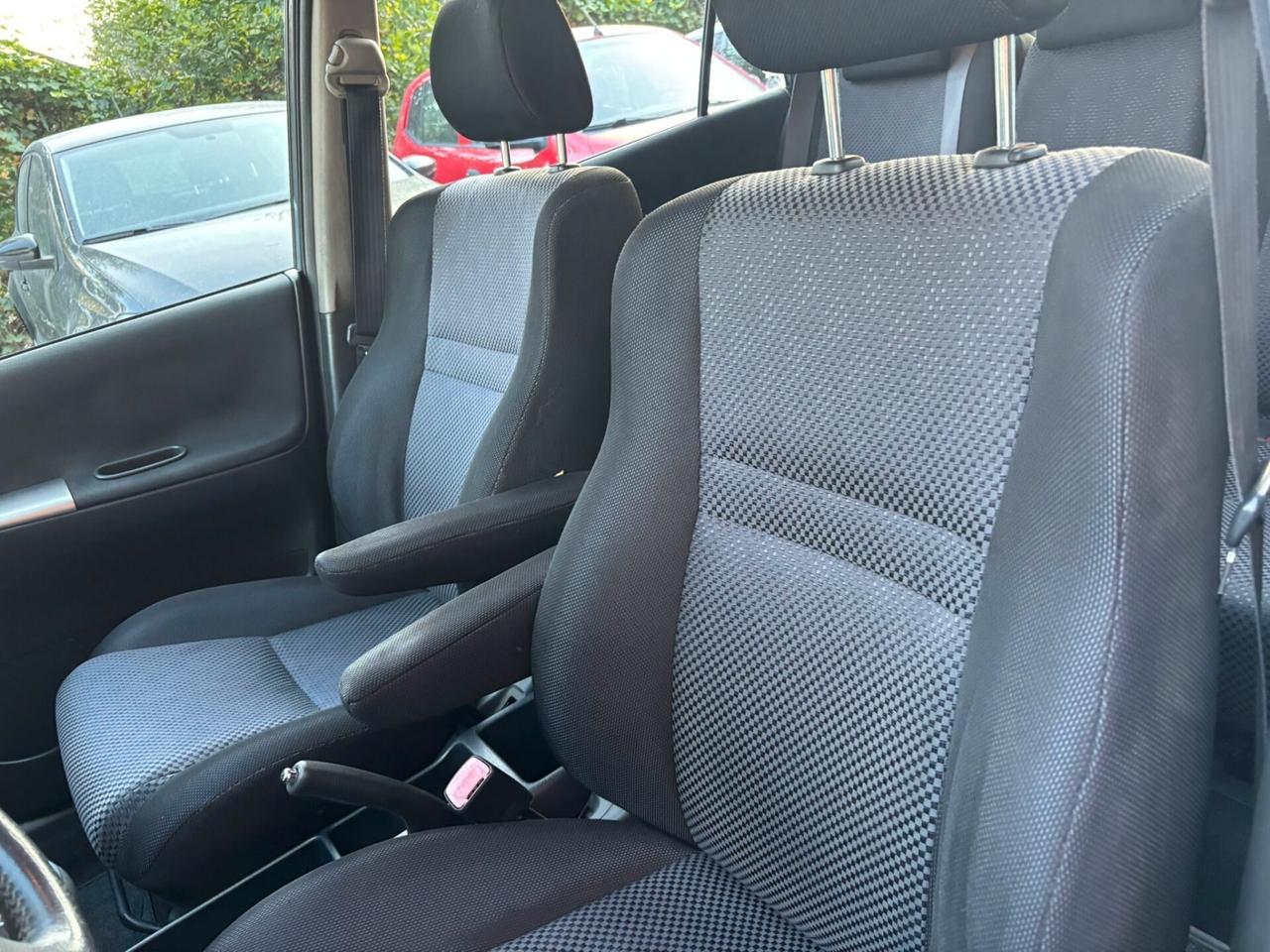 Toyota Corolla Verso 2.0 tdi D-4D OK Neopatentati