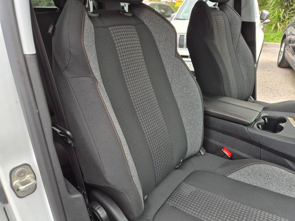 Peugeot 3008 BlueHDi 130CV EAT8 CERCHI-18 CAMERA