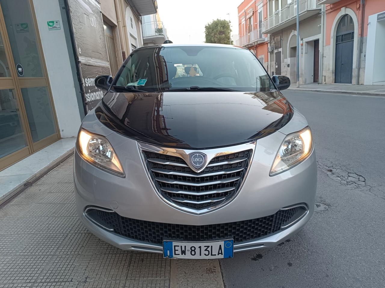 Lancia Ypsilon 1.2 69 CV 5 porte GOLD BI COLOR