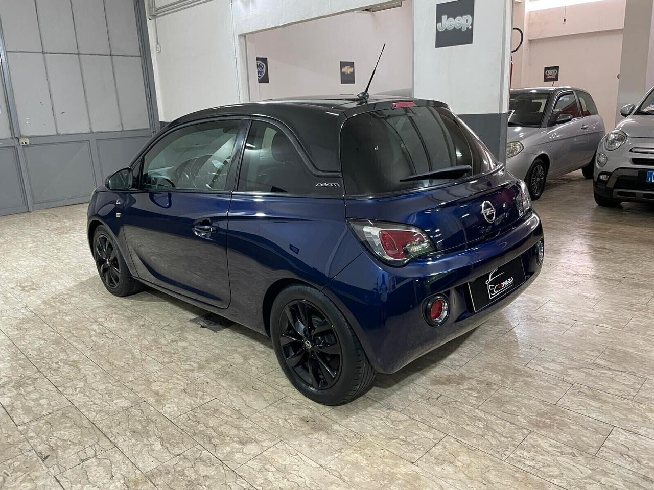 Opel Adam 1.2 70 CV White/Black Link GPL