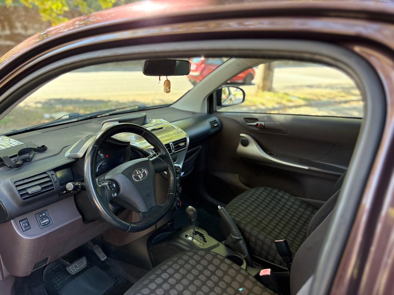Toyota IQ Automatica 1.0 benzina 68cv