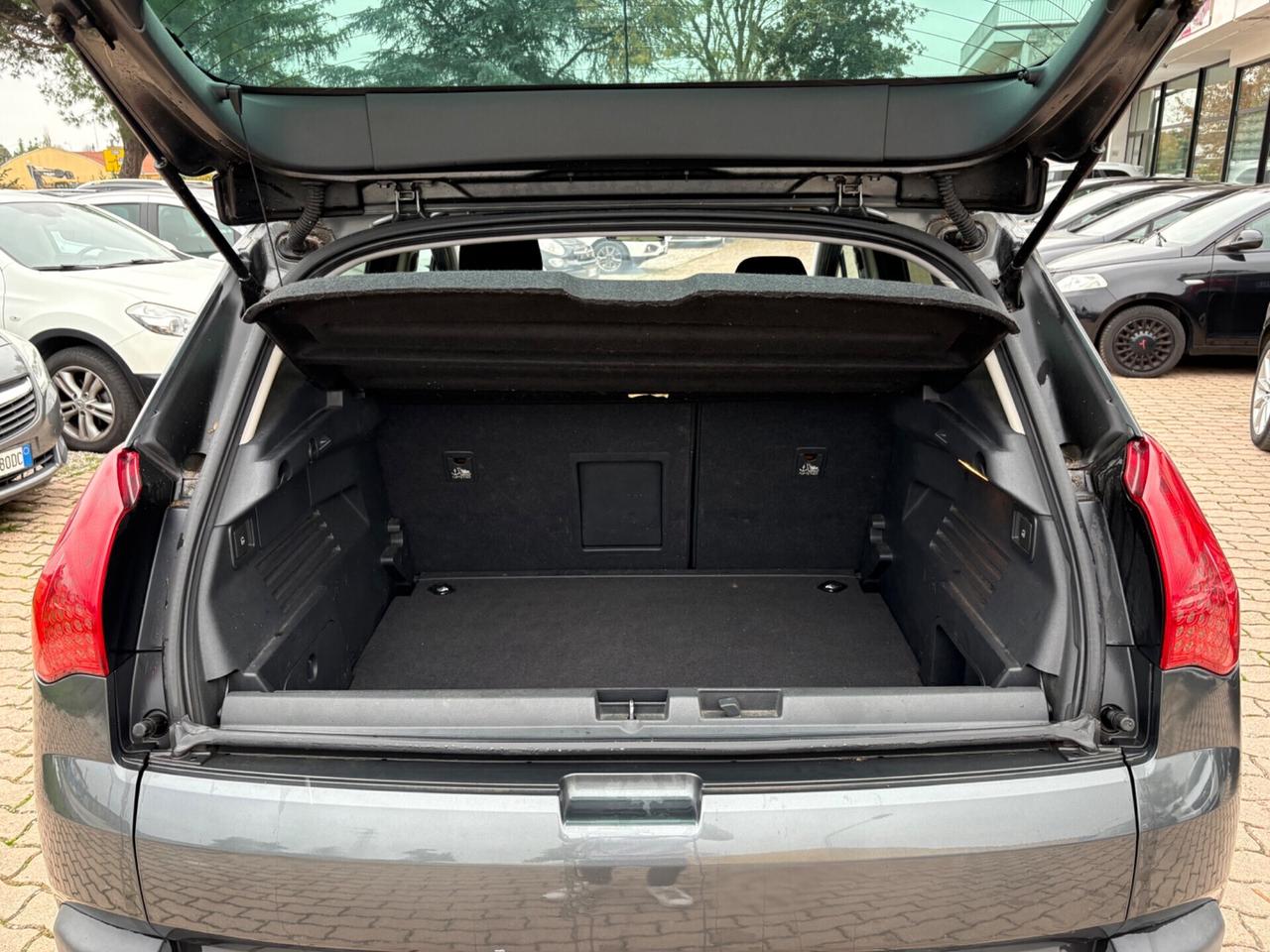 Peugeot 3008 1.6 HDi 110CV cambio robotizzato Business