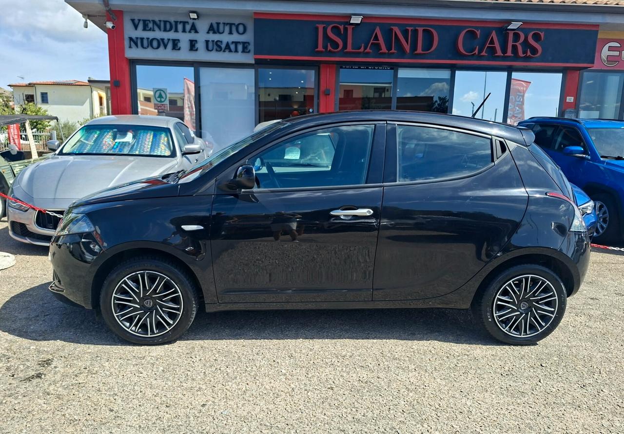 Lancia Ypsilon 1.0 Hybrid Gold 70cv