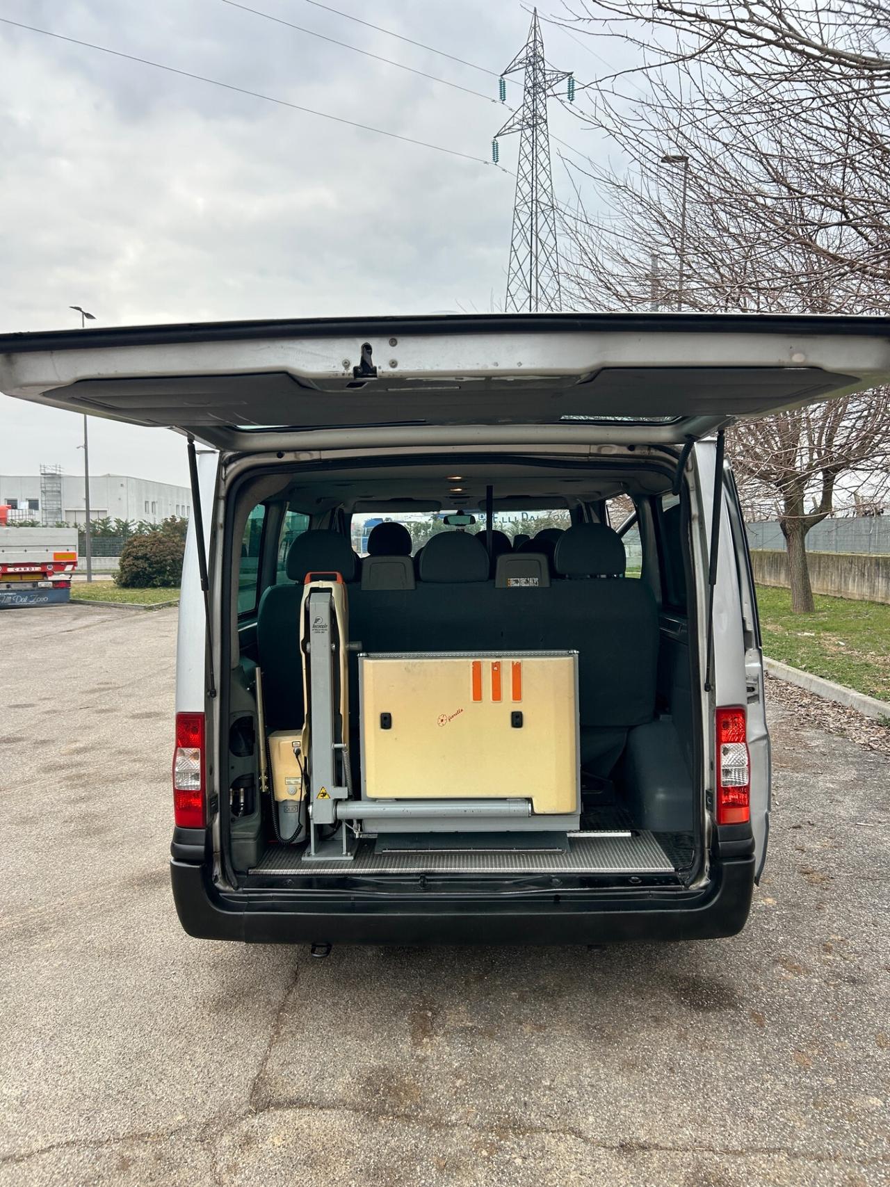 Ford Transit pulmino 9 posti con pedana