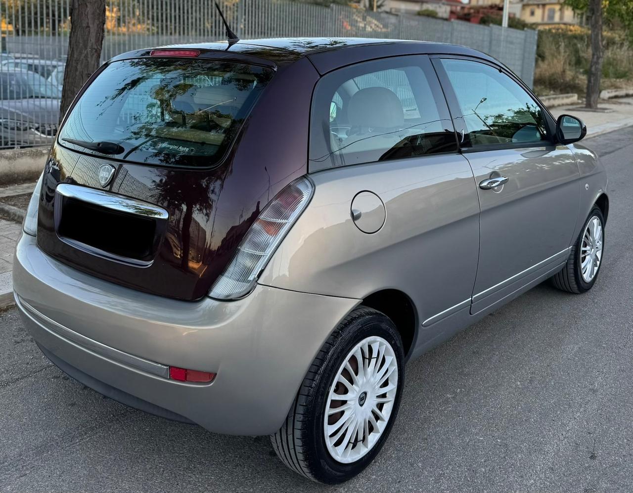 Lancia Ypsilon 1.3 MJT 75 CV Unyca