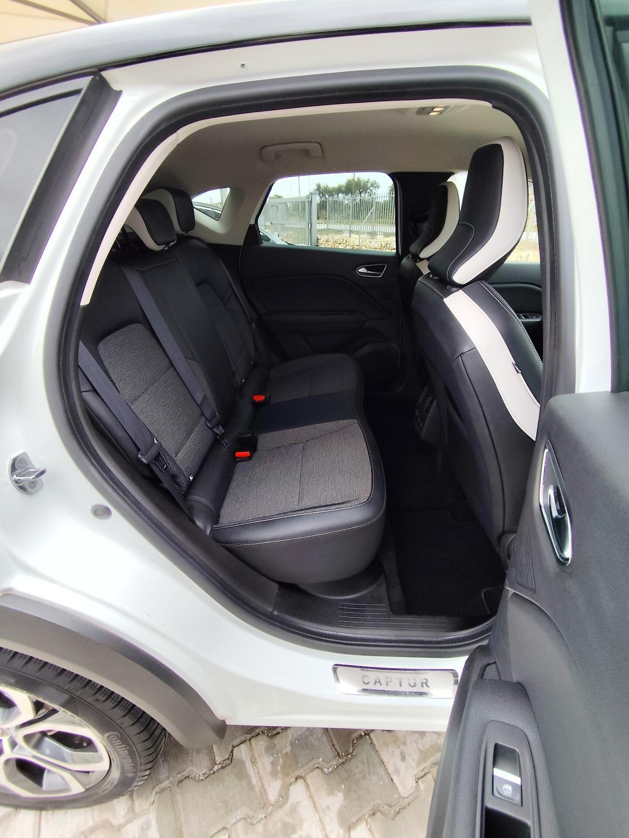 Renault Captur Blue dCi 115 CV EDC Intens