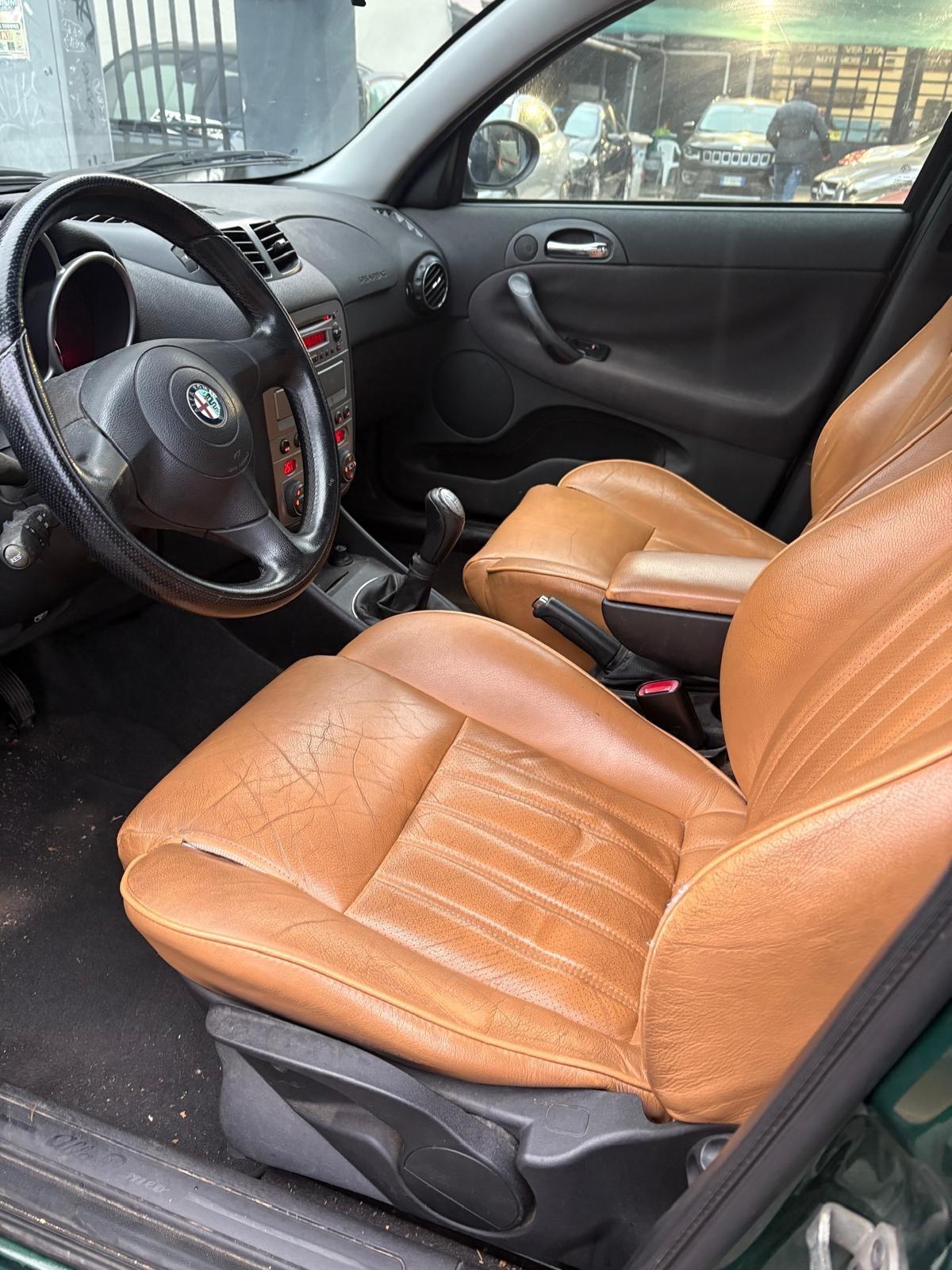 Alfa Romeo 147 1.6i 16V Twin Spark 5p. Distinctive