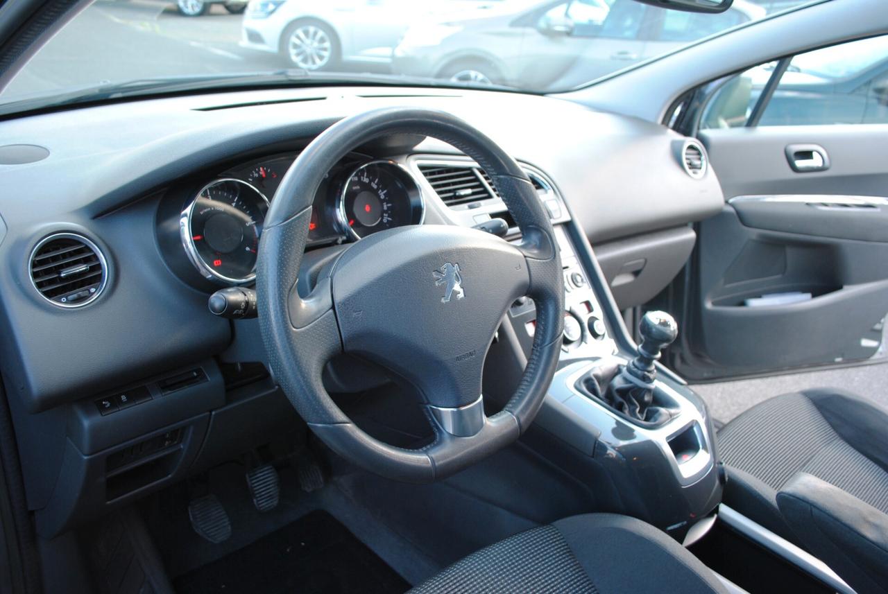 PEUGEOT 5008 1,6 HDI 114 CV