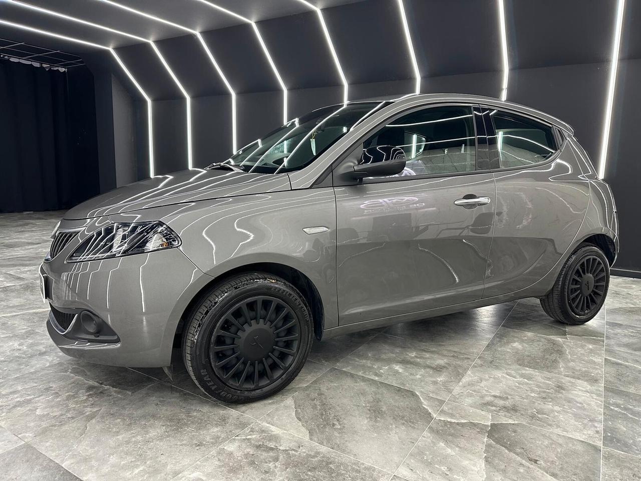 Lancia Ypsilon 1.0 FireFly 5 porte S&S Hybrid UnYca