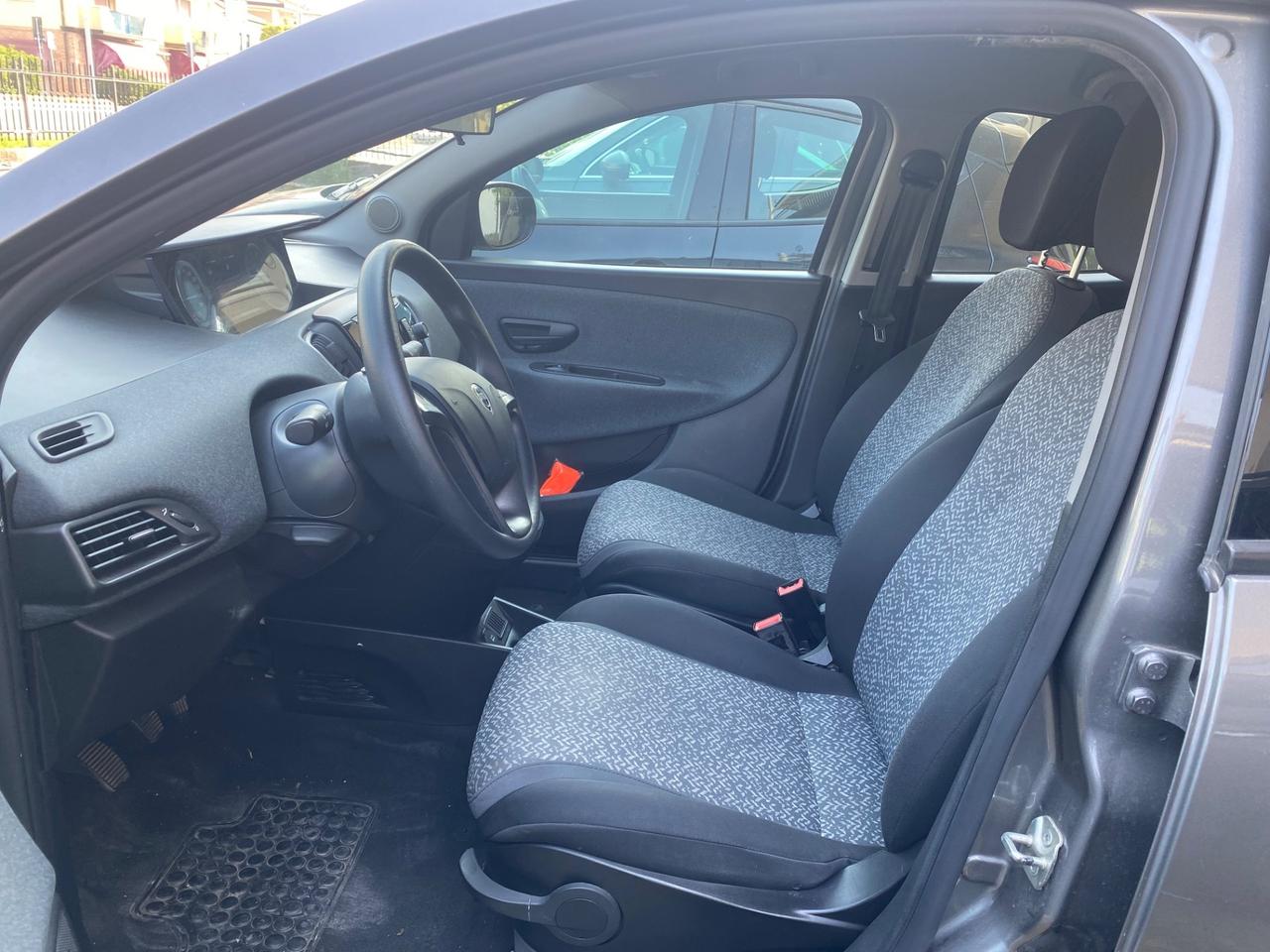 Lancia Ypsilon 1.0 FireFly 5 porte S&S Hybrid Silver Plus