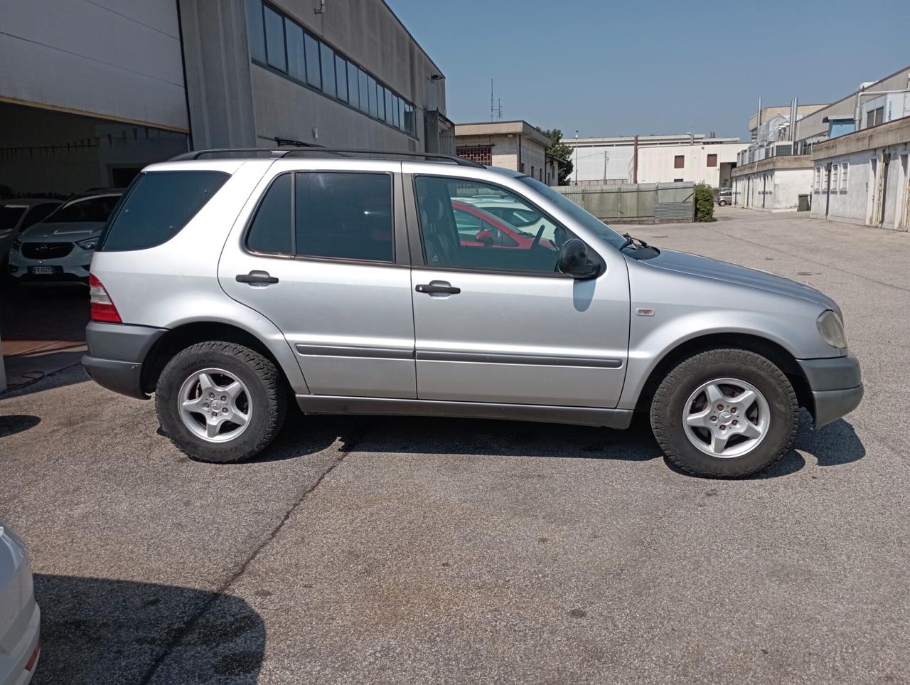 Mercedes-benz ML 270 7 POSTI