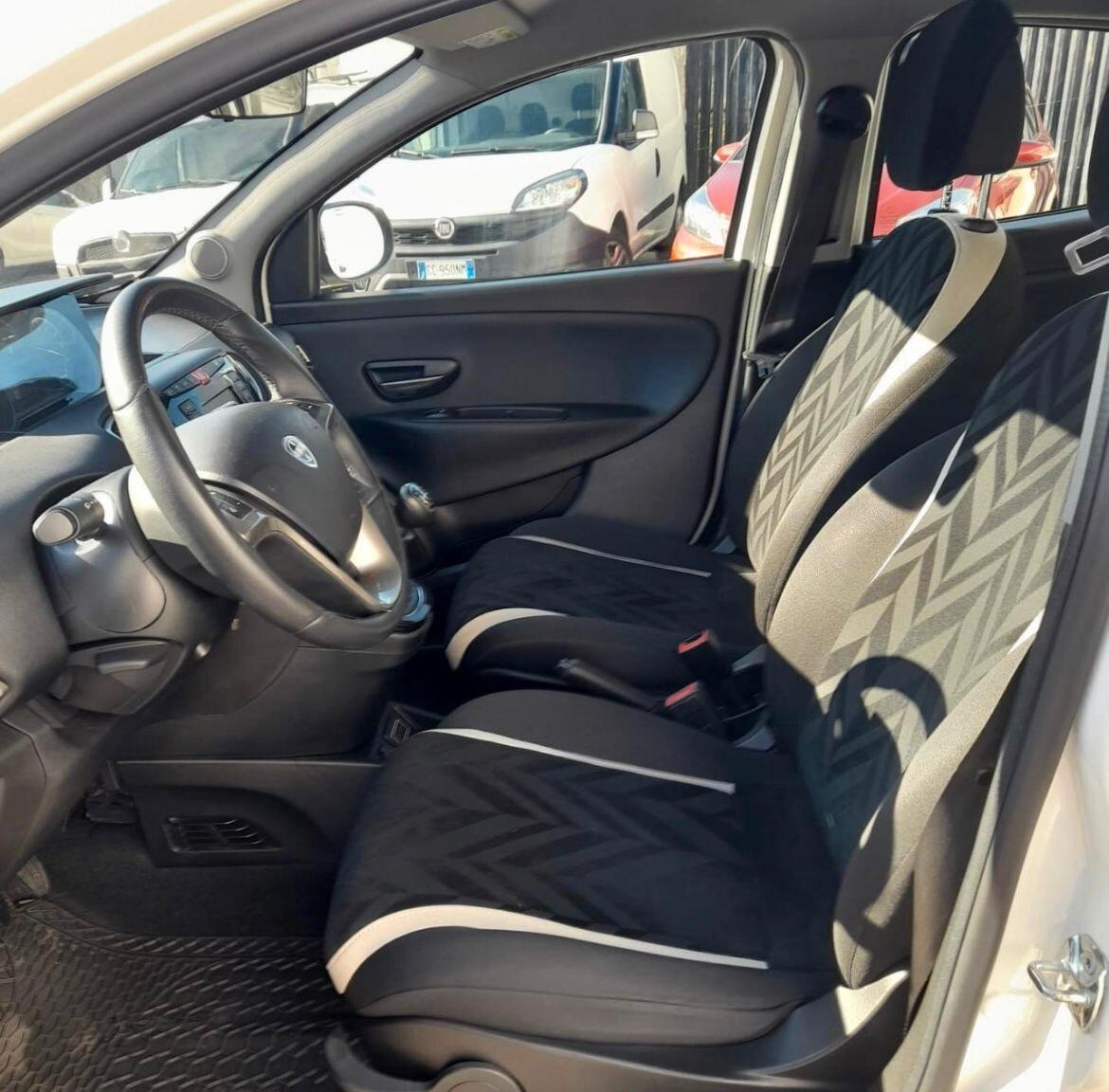 Lancia Ypsilon 1.2 69 CV 5 porte Gold