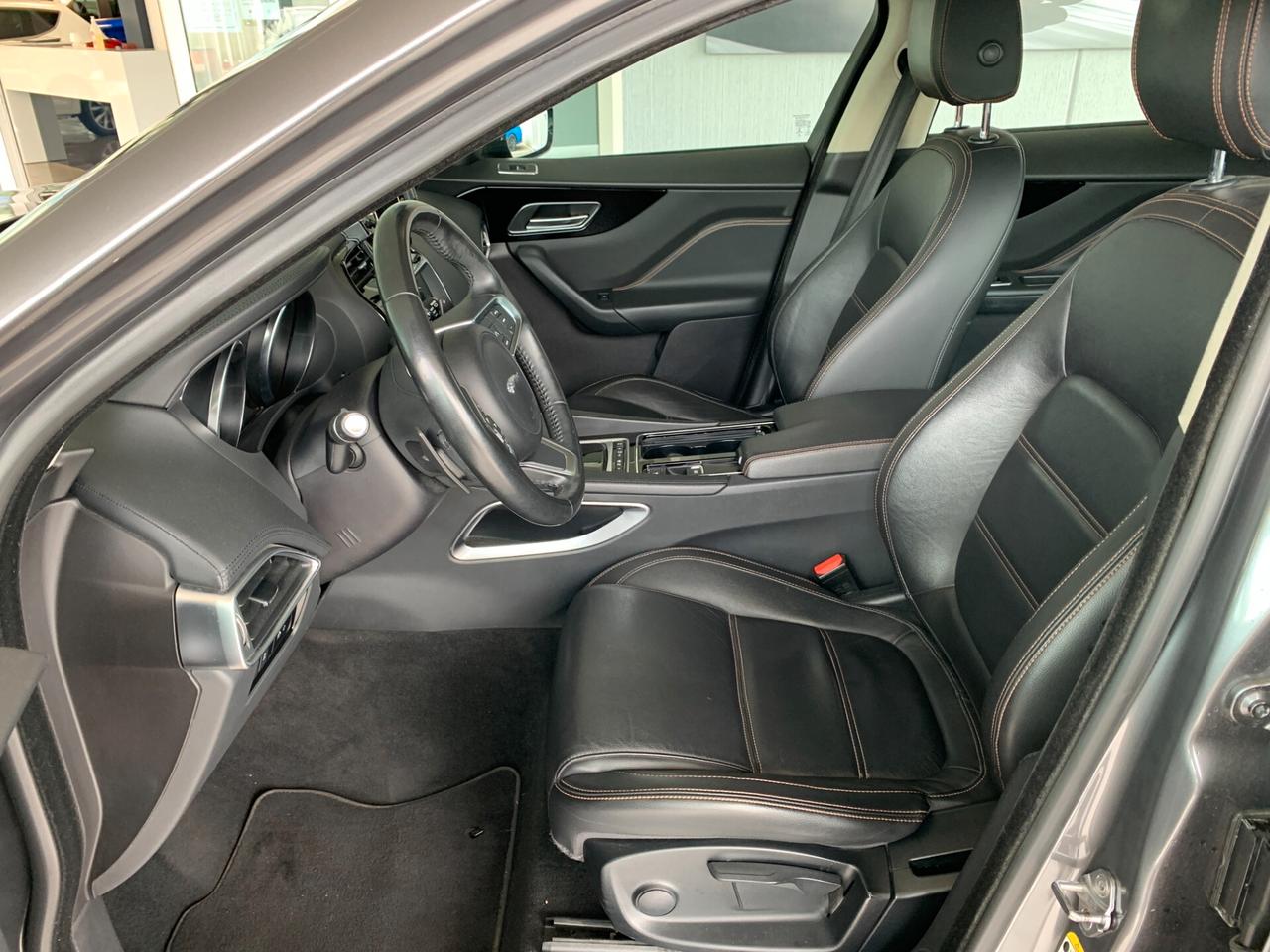 Jaguar F-Pace 2.0 D 180 CV AWD aut. Prestige