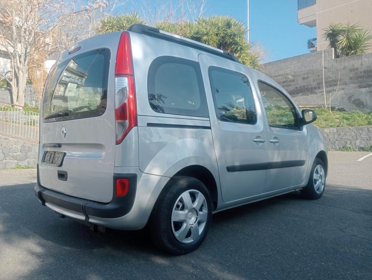 Renault Kangoo Pianale ribassato con rampa disabili in carrozzina