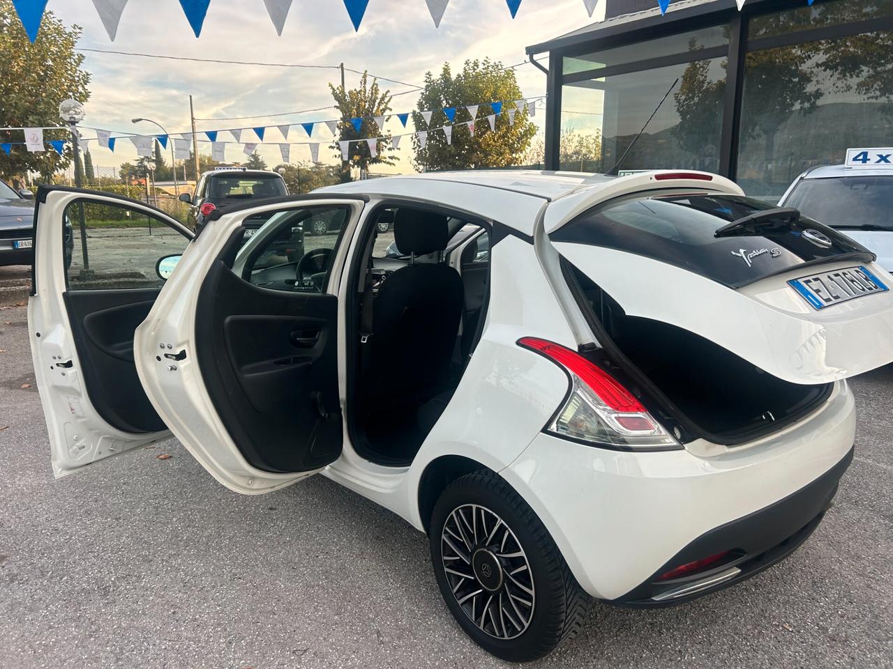 "UNA CHICCA" Lancia Ypsilon 1.2 69 CV 5 porte GPL Edition