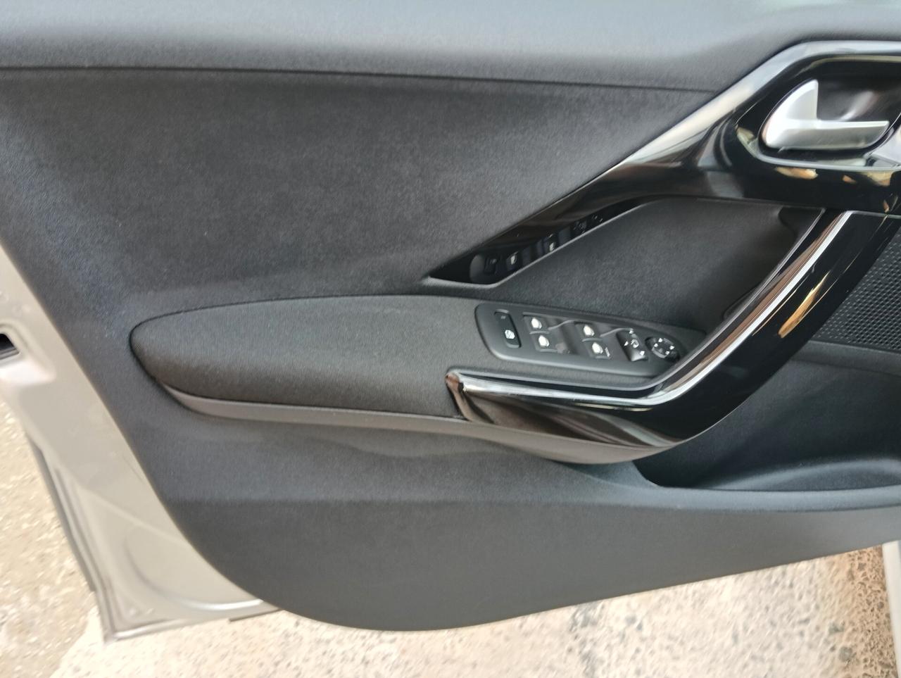 Peugeot 208 PureTech 82 5 porte Allure