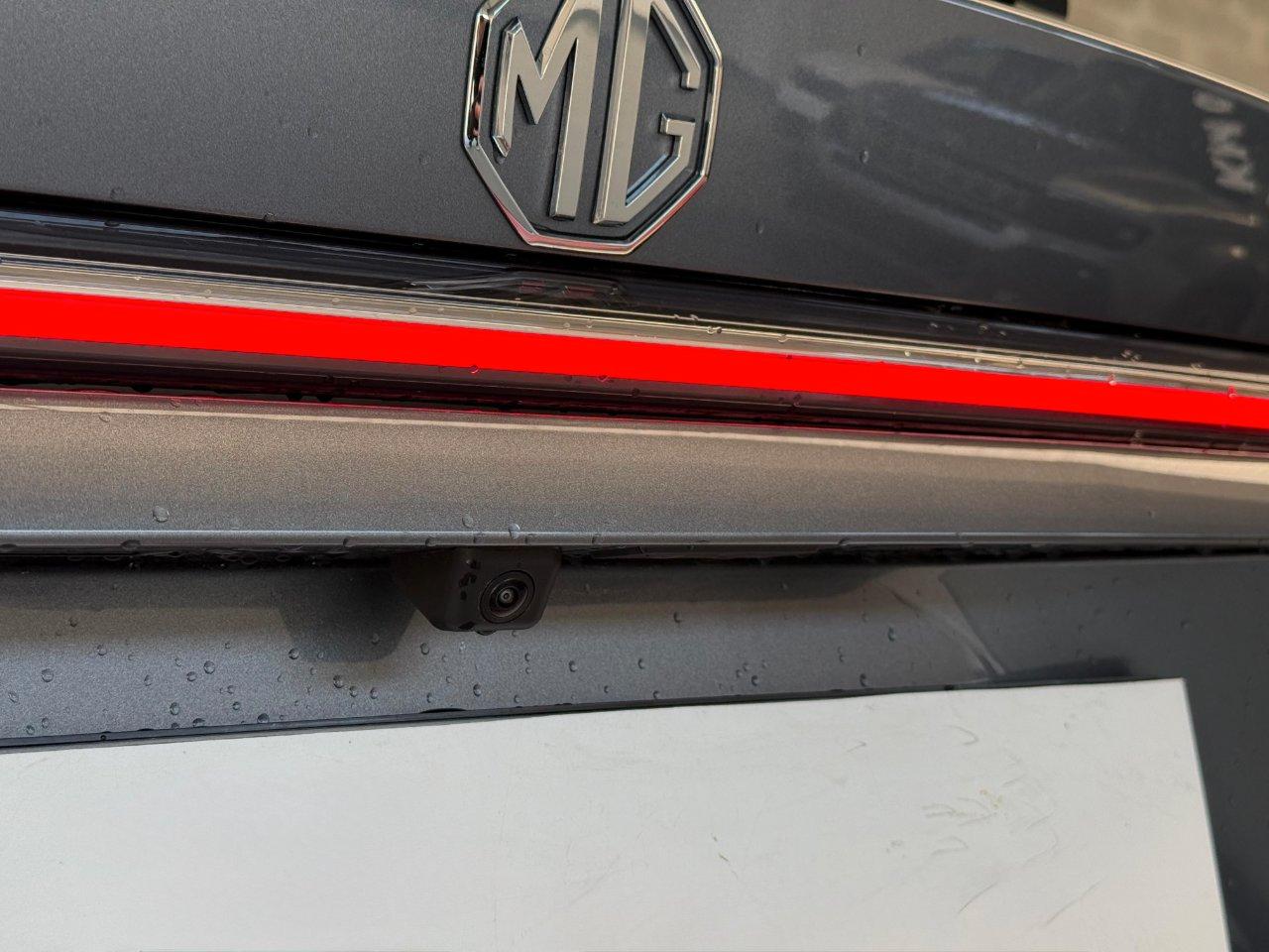 Mg HS 1.5 hybrid+ Luxury auto