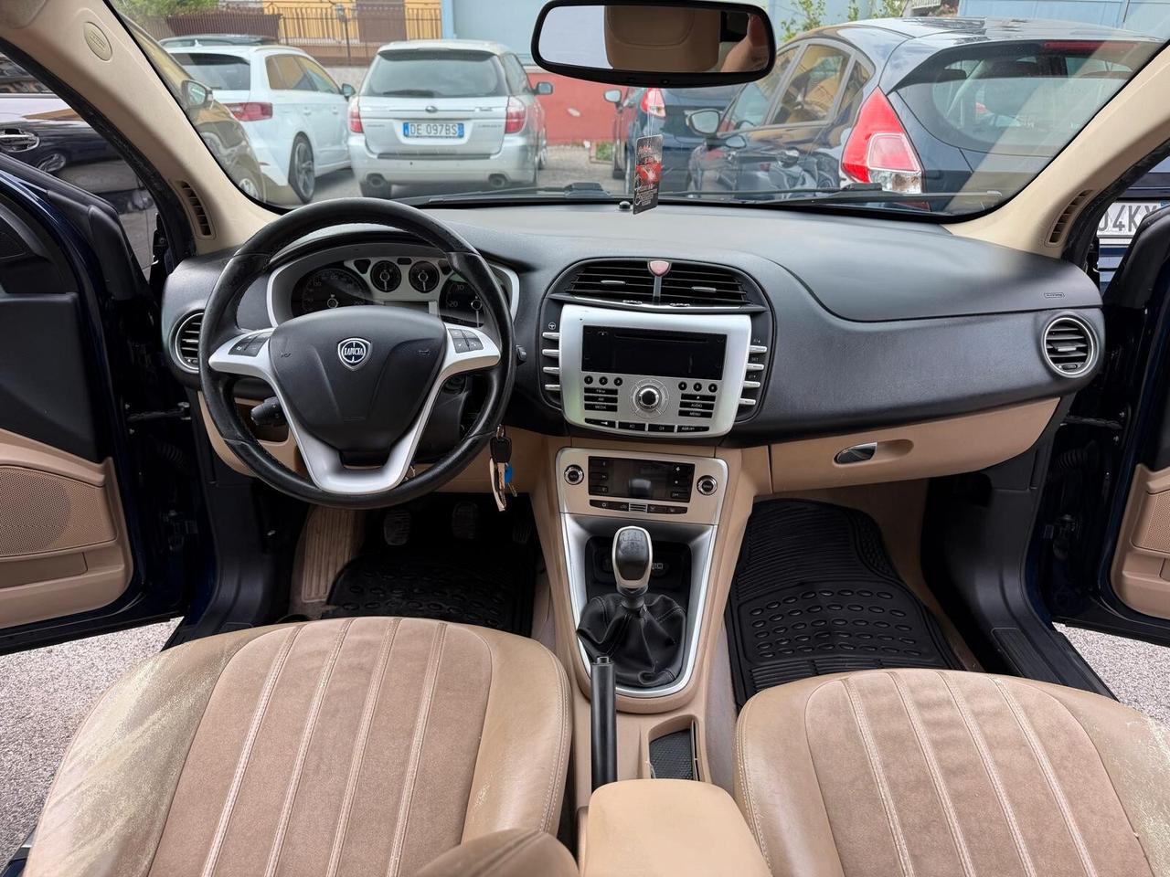 Lancia Delta 1.6 MJT DPF 105 CV Silver