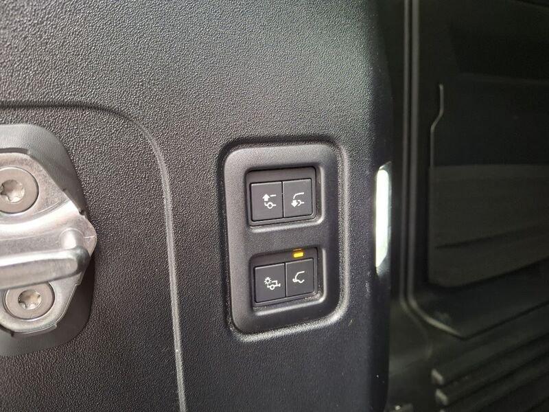 Land Rover Defender 3.0D I6 200 110 SE AWD auto. AUTOCARRO N1