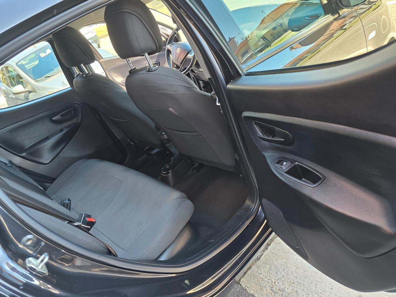 Lancia Ypsilon 1.2 69 CV 5 porte S&S Gold