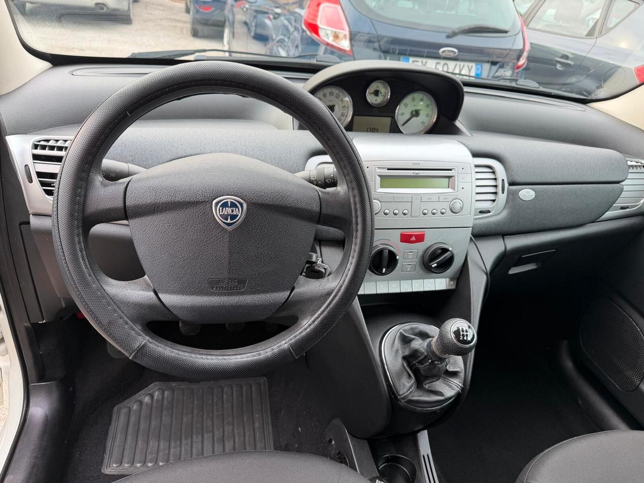 Lancia Ypsilon 1.3 MJT 75 CV Unyca