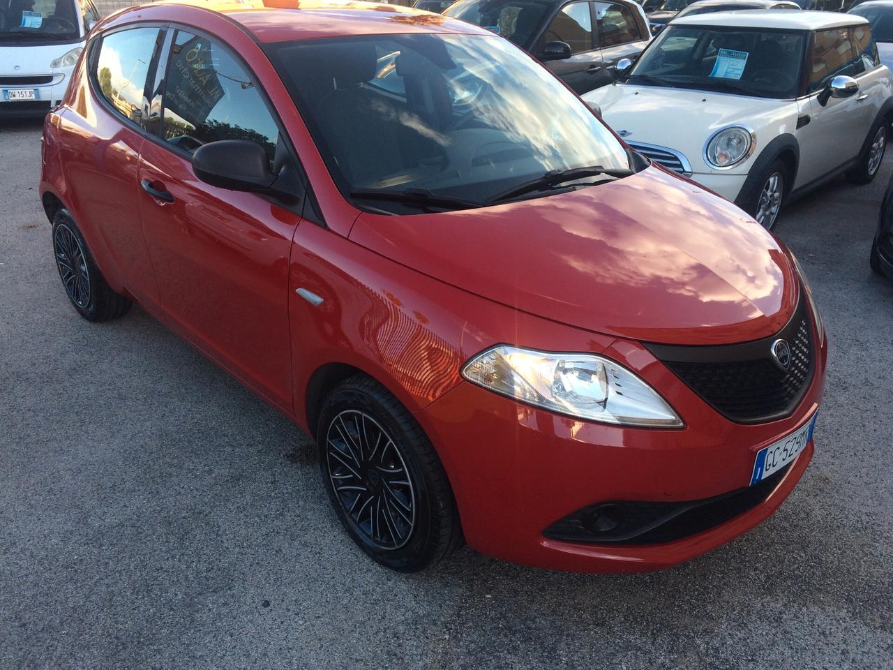 2020 lancia Ypsilon 1.0 FireFly 5 porte S&S Hybrid Ecochic Silver