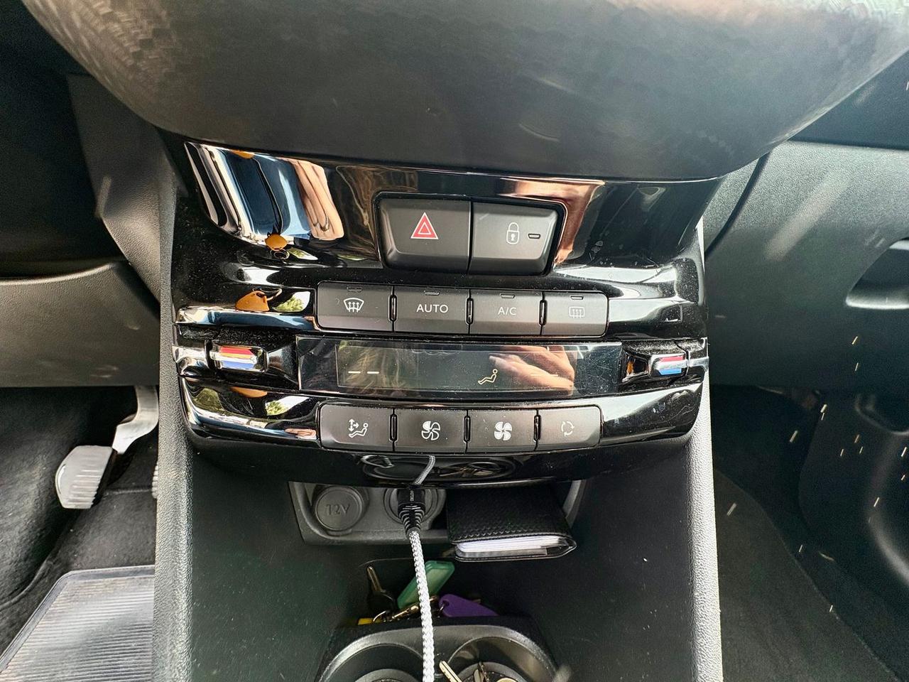 Peugeot 208 Allure 1.6 Blue HDI 75 #10654