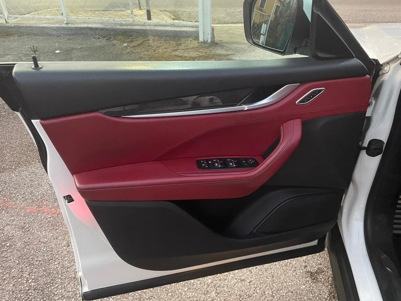 Maserati Levante - Tetto panoramico