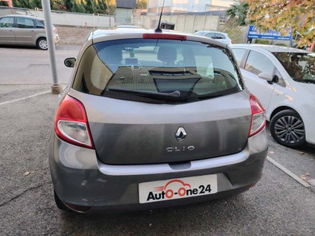RENAULT Clio 1.2 16V 5 porte Luxe NEOPATENTATI