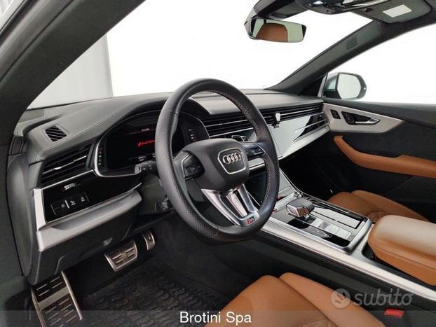 Audi Q8 RS TFSI V8 quattro tiptronic