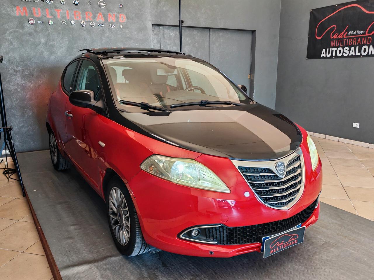Lancia Ypsilon 1.2 69 CV 5 porte S&S Black&Red