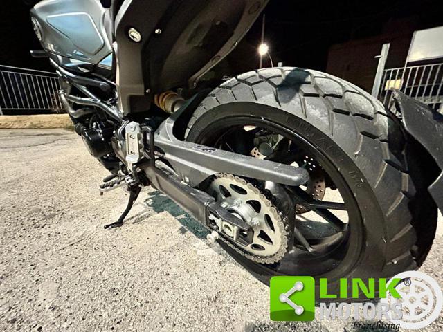 BENELLI Leoncino 800 .